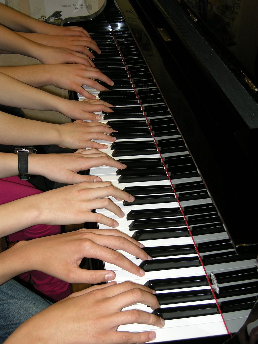 Intermezzo_01's tweet photo. What are they playing?
#music #piano https://t.co/SSvQimzGNV