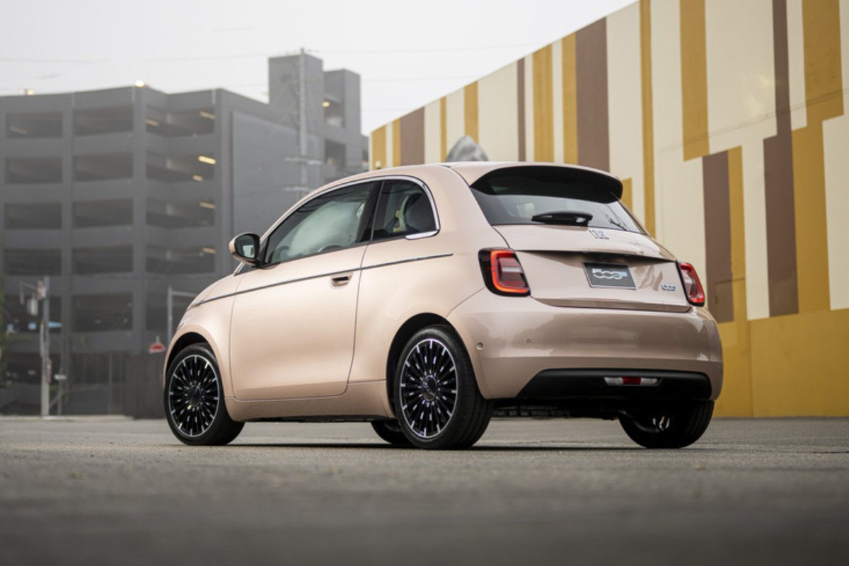 Tooling around town with ease. While commuting in the new @FiatUSA 500e, experience its one-pedal driving feature, which uses regenerative braking to provide stop and go functions with just the accelerator pedal. Learn more at fiatusa.com. *European specs shown