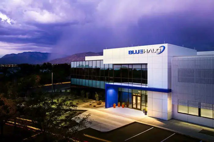 BiIndia's tweet image. Defense tech startup Blue Halo makes lasers that shoot drones out of the sky. This is how it got the Army to buy them.

#BlueHalo #Lasers #JonathanMoneymaker

businessinsider.in/tech/news/defe…