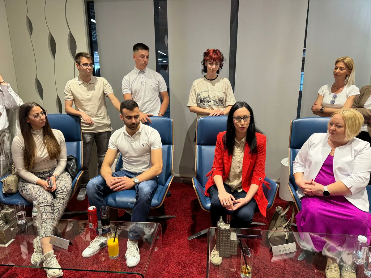 🧑‍🏫📚 Десет студената, најбољих полазника стручне праксе у органима јавне управе у академској 2023/2024. години, отпутовало је данас у Мастрихт ради посете Европском институту за јавну управу (ЕИПА). Студенте је испратила министарка <a href="/jecazaric/">Jelena Žarić Kovačević</a>.

➡️ Више на mduls.gov.rs!