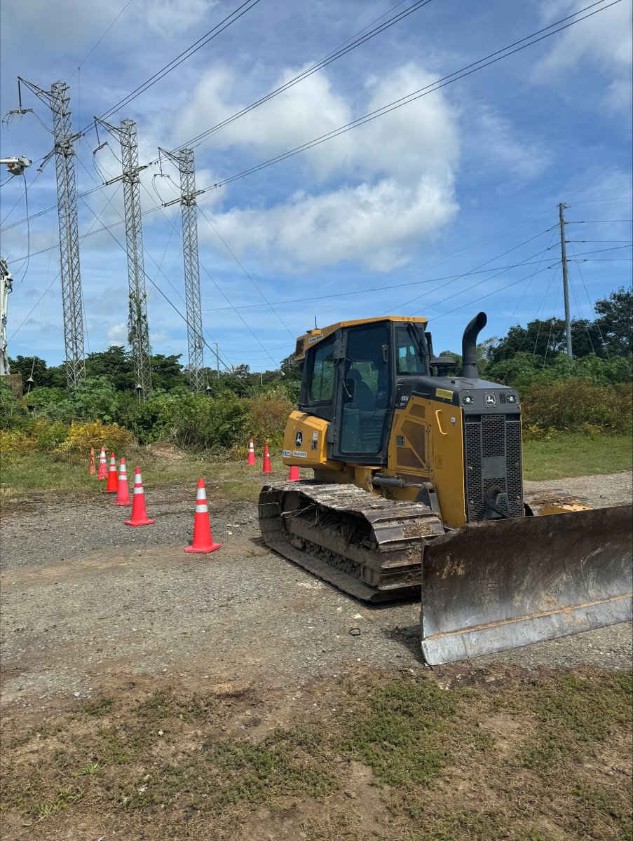 lumaenergypr's tweet photo. En los pasados días, instalamos postes más resistentes y resilientes como parte de las reparaciones en la línea 50500. Esta línea fue afectada por los fuertes vientos y la salida del Río Grande de Arecibo este mes. #ProgresodeLUMA https://t.co/Y2MKciyOMP