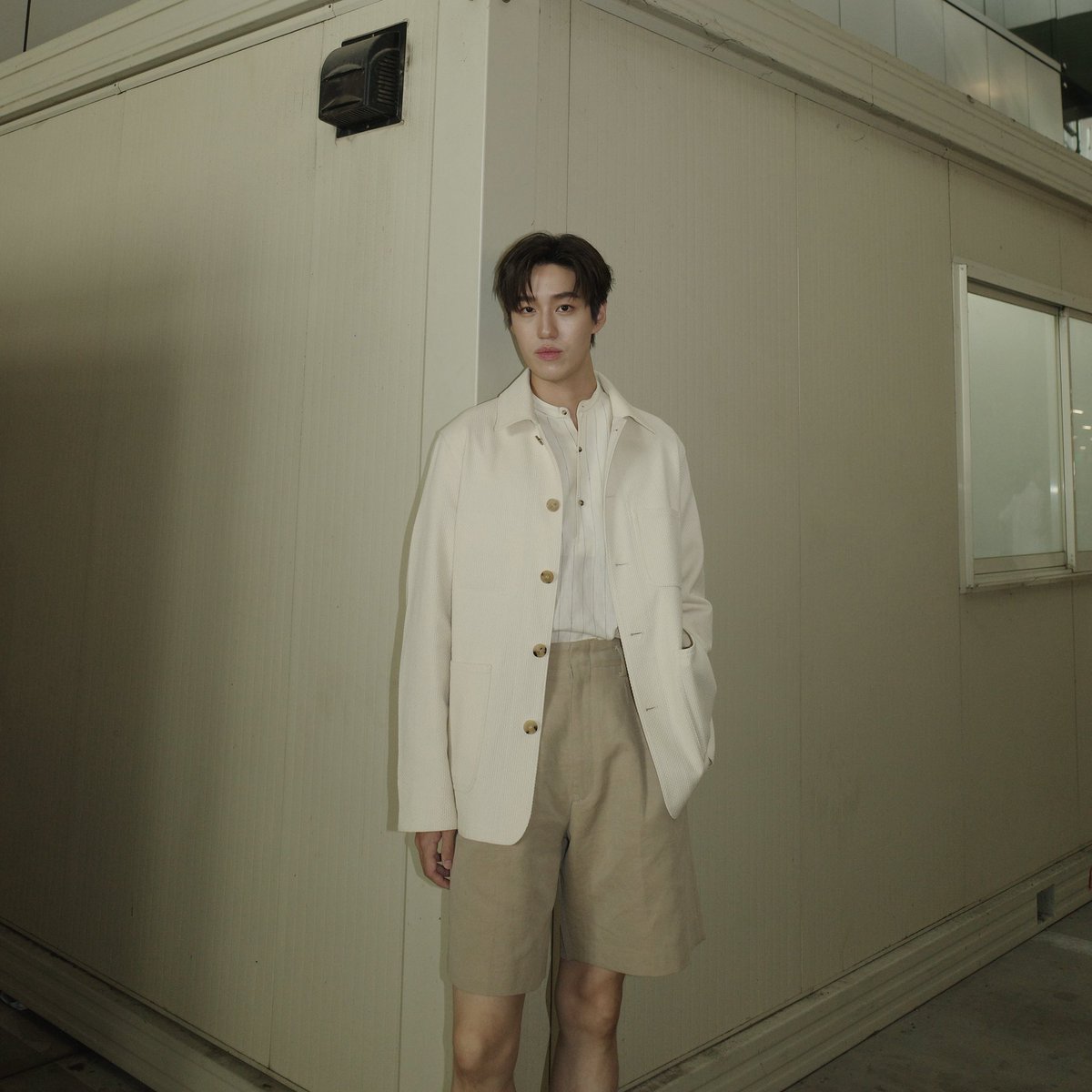 TNPLEEconnect's tweet image. 👦🏻🛫 ลุคนี้หล่อละมุน ‘ต่อ ธนภพ’ ก่อนเดินทางไปฮ่องกง เพื่อร่วมชม Presentation Collection Fall Winter 2024 จาก Loro Piana ในวันพรุ่งนี้

🔗 instagram.com/p/C7ghvfpp5sR/…

@LoroPiana
#LoroPiana #LoroPianaSS24
#Thanapob_lee #Tnpleeconnect