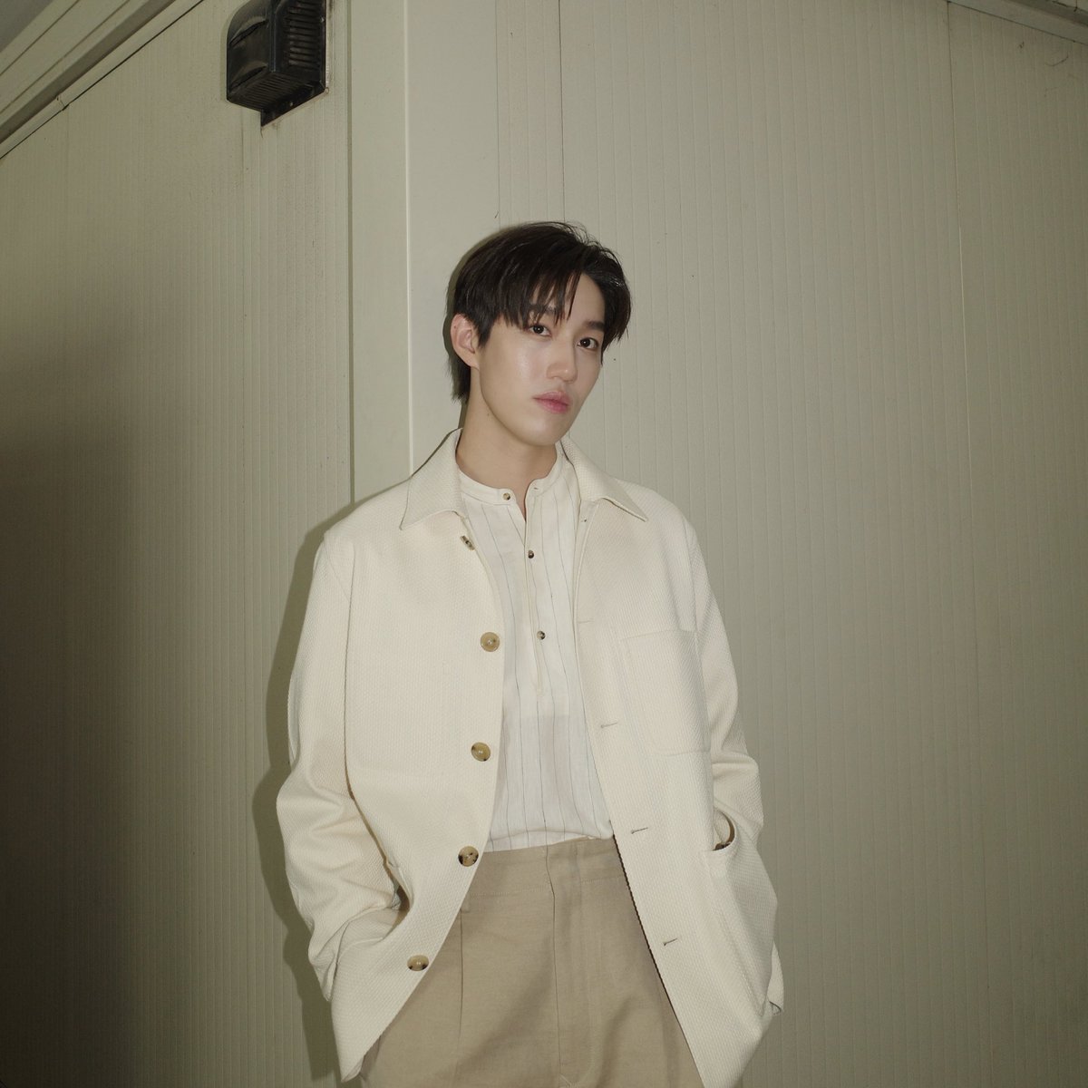 TNPLEEconnect's tweet image. 👦🏻🛫 ลุคนี้หล่อละมุน ‘ต่อ ธนภพ’ ก่อนเดินทางไปฮ่องกง เพื่อร่วมชม Presentation Collection Fall Winter 2024 จาก Loro Piana ในวันพรุ่งนี้

🔗 instagram.com/p/C7ghvfpp5sR/…

@LoroPiana
#LoroPiana #LoroPianaSS24
#Thanapob_lee #Tnpleeconnect