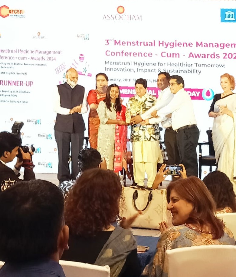 IAHVOfficial's tweet photo. We are thrilled! @ASSOCHAM4India awards IAHV for Maximum impact on 6000 adolescent girls &amp; women through the Menstrual Health and Hygiene Program held at Vishakhapatnam in partnership with @shippingcorp.  @ArtofLiving #WorldMenstrualHygieneDay https://t.co/rhO7busul1