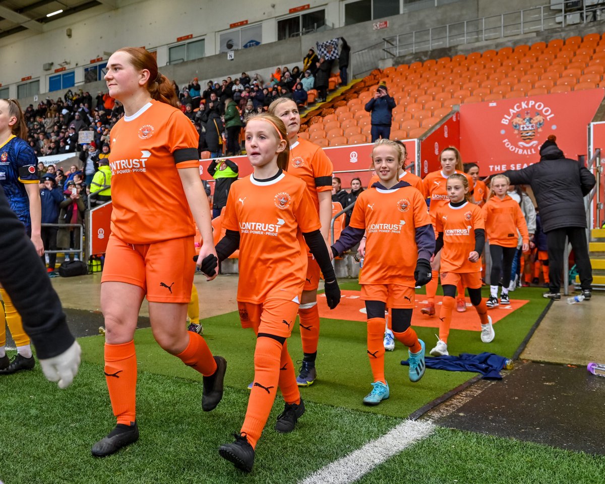 RECRUITMENT @BFC1887Ladies are recruiting new players to join their squads 🧡 📅 28th May & 4th June ⏰ 7pm - 9pm 📍 Blackpool Sports Centre, 3G pitch, FY3 9HQ If you are interested contact 👉 bit.ly/BFCLTrials bfcct.co.uk/blackpool-fc-l… @BlackpoolFC | @Liontrustheroes
