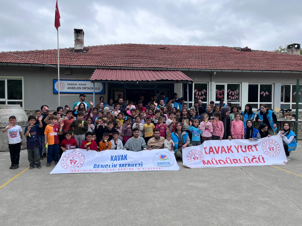SamsunKYGM's tweet photo. Canik Erkek, Kız ve Kavak Yurdu öğrencilerimiz ‘Kardeş Yurt Projesi’ kapsamında Kavak’ta ilkokul öğrencileri ile buluştu. Kavak Gençlik Merkezi’nin katılımıyla gerçekleştirilen etkinlikle renkli görüntüler meydana geldi. 

#GSByurtları https://t.co/T3HbTwAQ0O