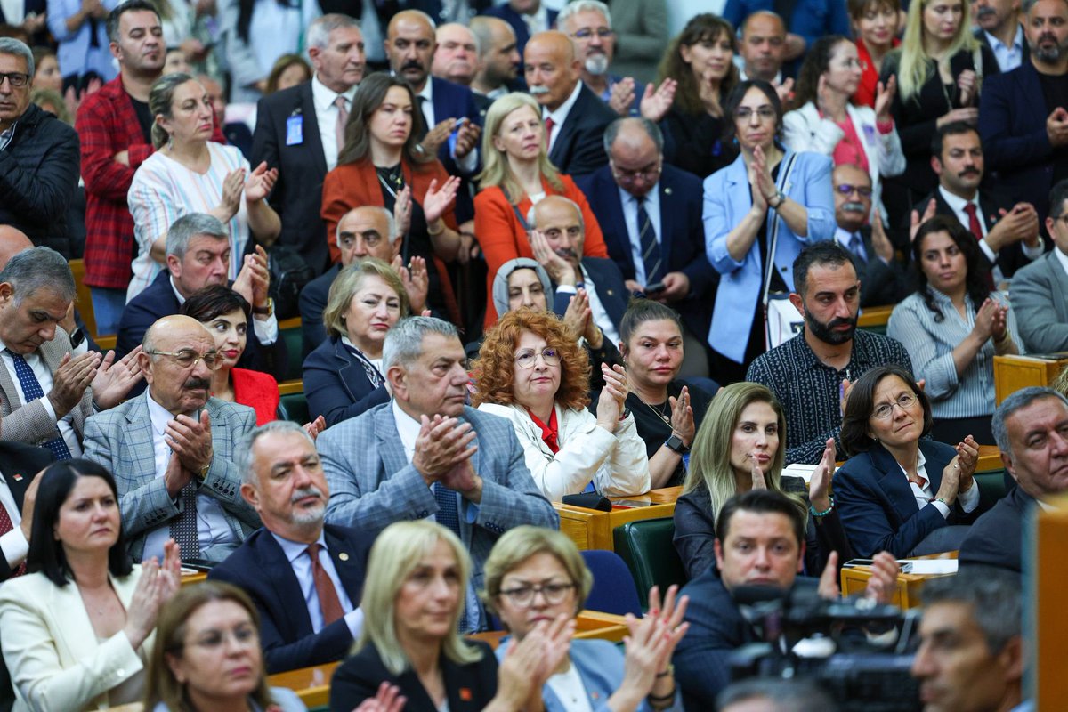 Genel Başkanımız Özgür Özel, partimizin haftalık TBMM grup toplantısında konuştu.

“Tayfun Kahraman, Can Atalay, Çiğdem Mater, Mine Özerden, Osman Kavala, her birisi orada, her birimizin yerine tutulmaktadır. Bu esaret son bulmalıdır!”