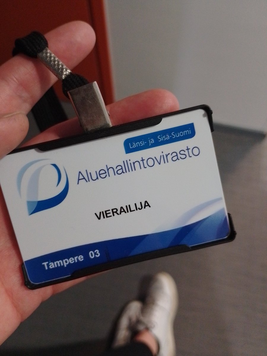 Tänään @AVItwiittaa vieraana valtionhallinnon virkakieliverkoston porukalla. Hyvää keskustelua mm. #tekoäly'n hyödyistä ja heikkouksista kielenhuollossa sekä siitä, että selkeä kieli asiakasteksteissä vähentää häiriökysyntää ja siten säästää riihikuivaa rahaa. 💪 #ValtiollaTöissä