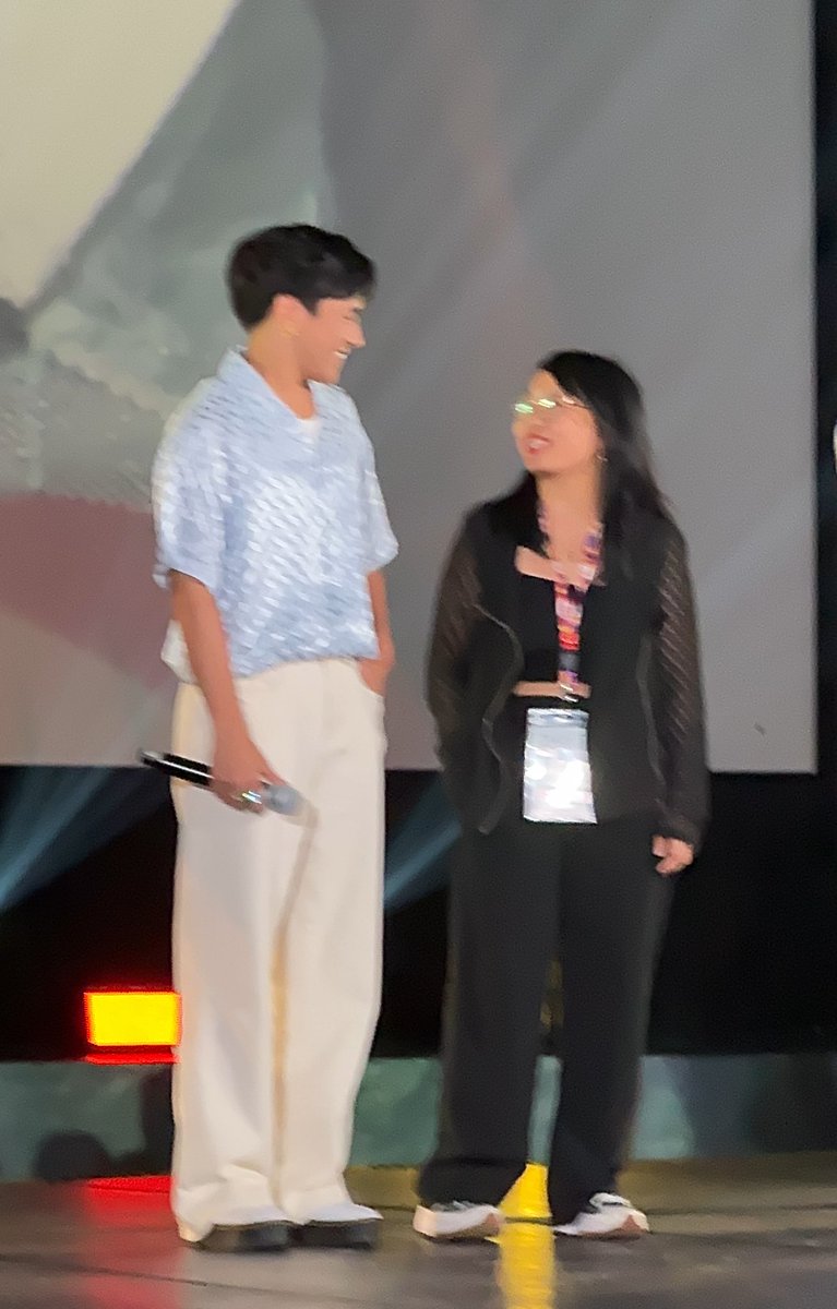 yhetcoolette's tweet photo. nonchalant na istitik pa mga photos!!!

@thisisnotomas sir eto lang nakayanan nung mga paparazzi HAHAHAHAHAHA

#DITOTayoMagiliw https://t.co/r4yGPQDufV