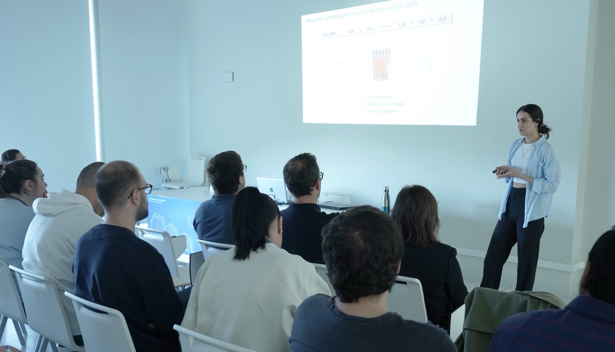 cinbio_uvigo's tweet photo. 📢We had the opportunity to learn about the work of Irene da Costa (@irenedaco), from @hybrid_uvigo and @TeamNanoTech, with her talk "Insights into the structure of Fe-and Co-based catalysts for CO2-ODH: XAS and XRD analysis at Synchrotron Facilities". 
Many thanks!🙂
#teamCINBIO https://t.co/5djJyAA7XU