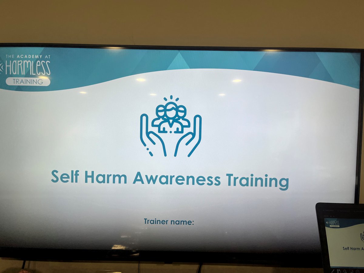 Last week, we delivered the @HarmlessUK #selfharm awareness training alongside @Cafe71chester The training aim is to increase awareness & support the improvement of our confidence when dealing with instances of self-harm. To find out more, please email info@healthboxcic.com