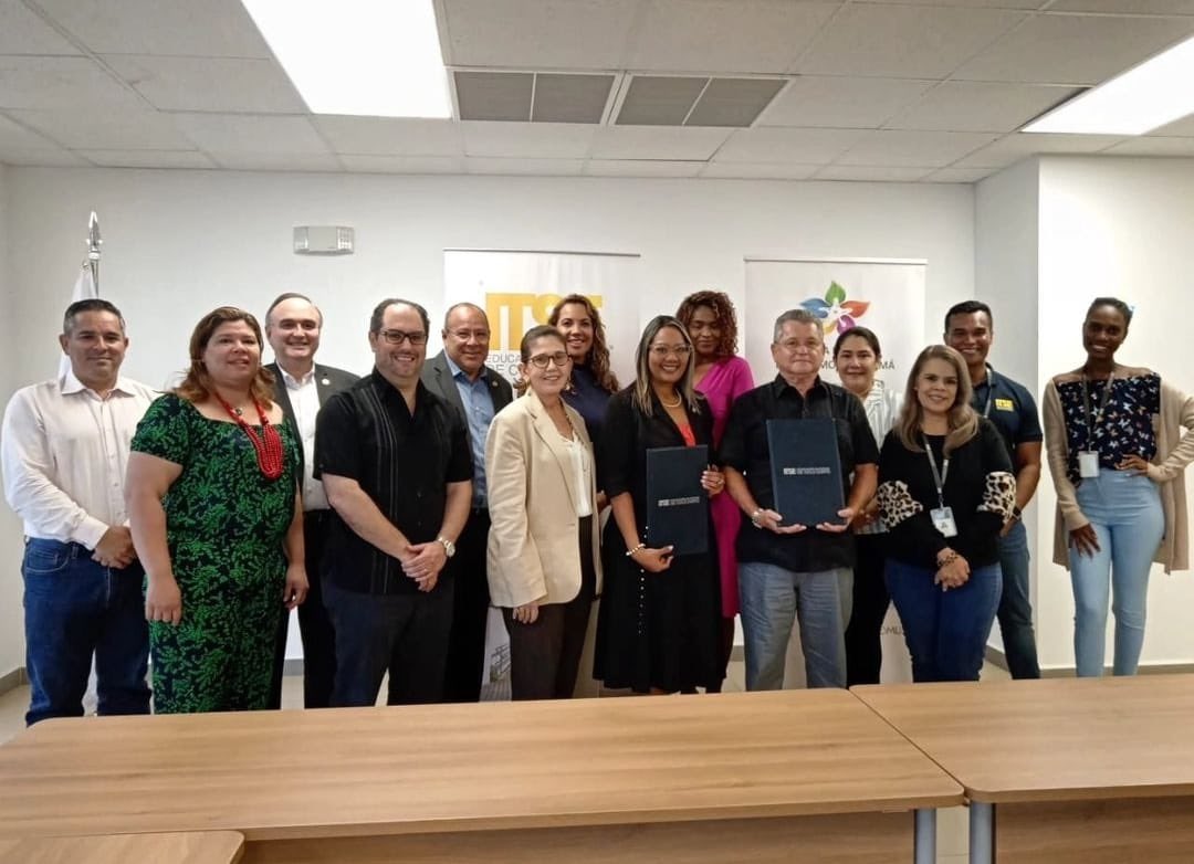 Como presidente de @camturpanama creo en el recurso humano como principal activo de la industria turística. La capacitación es fundamental; por lo que firmamos con el <a href="/ITSEpma/">ITSE</a> un convenio para la formación y actualización de profesionales.