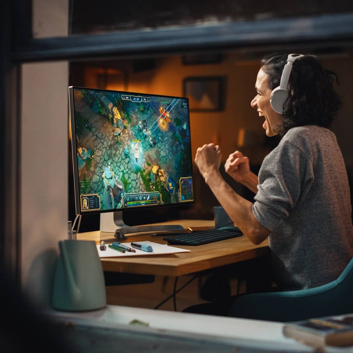 Başakşehir'de bir anne, oğluyla ilişkilerini güçlendirmek için 72 saat bilgisayar oyunu oynayarak rekor kırdı.
