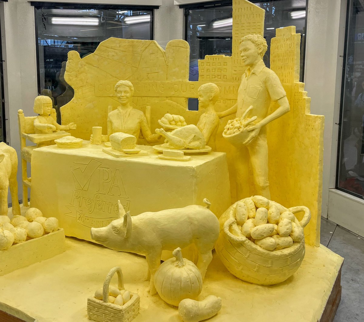 @StormHourMark Pennsylvania (USA) State Farm Show Butter Sculpture Jan 2024