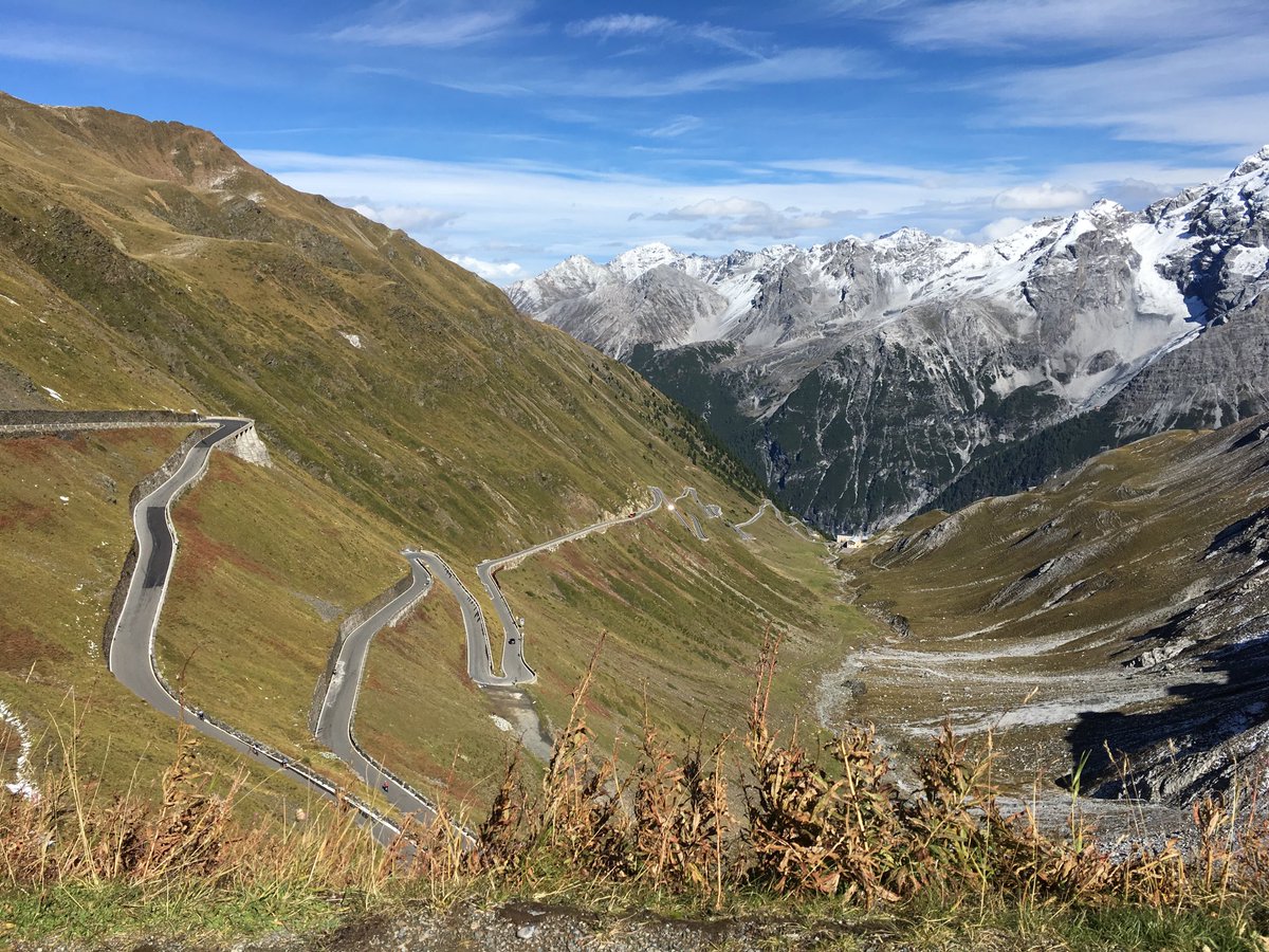I took this pic climbing Stelvio on my bike back in 2017. 

Reminded me to take a moment to stop and look back on just how far I’ve come. 

Big smiles. Keep going. 
#grateful #energised