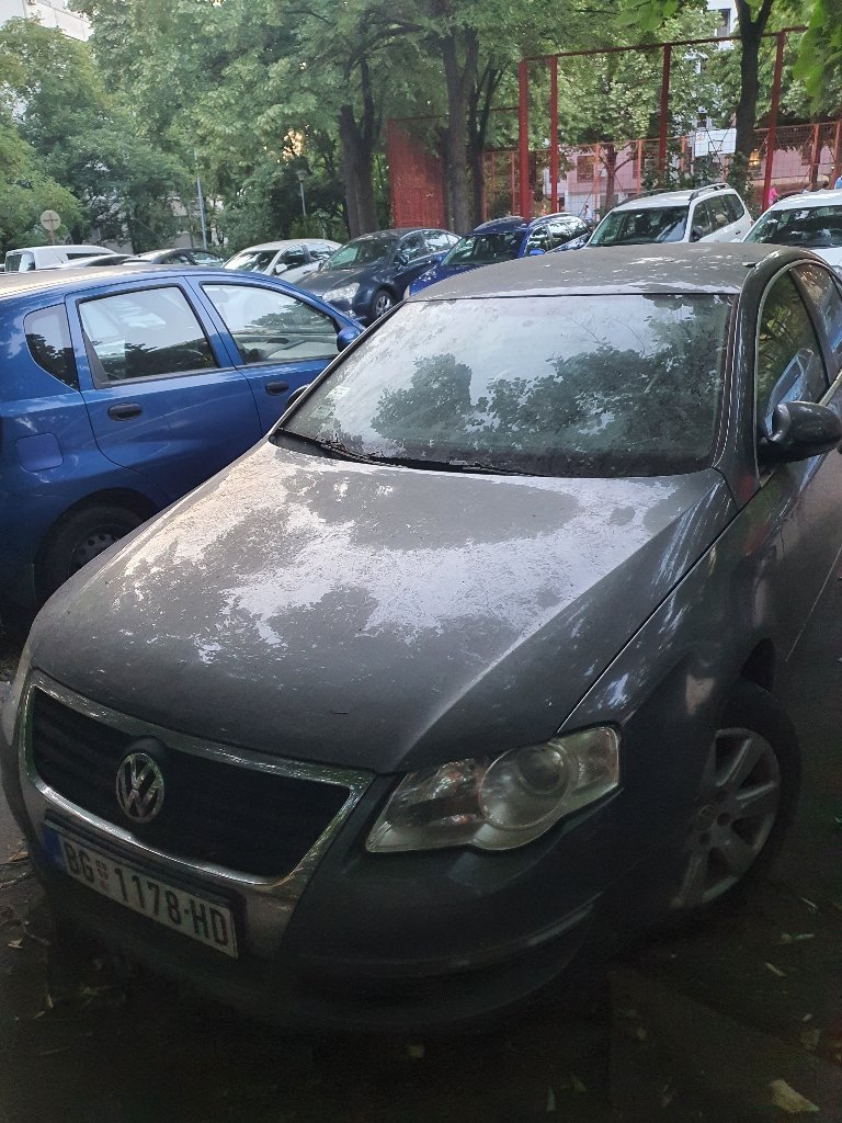 SaneCharms's tweet photo. @prijavi_problem ...takođe i ova dva - isto u Danice Marković, dijagonalno preko puta košarkaškog terena. Hvala! https://t.co/DOdqPmXa1n