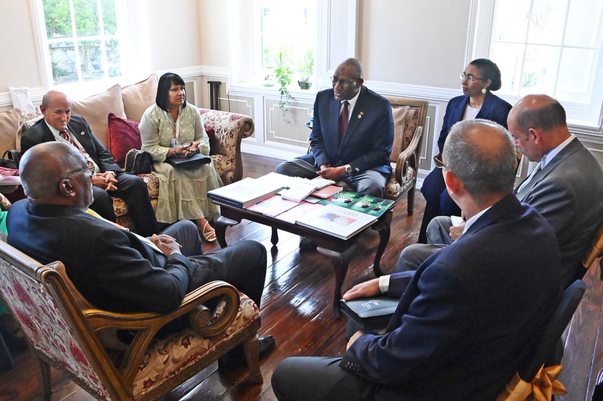 El Vicepresidente @SalvadorValdesM sostuvo este martes un encuentro de cortesía con el gobernador general de Antigua y Barbuda 🇦🇬, Sir Rodney Williams, como parte de las actividades previstas durante su visita oficial a esta hermana isla caribeña.