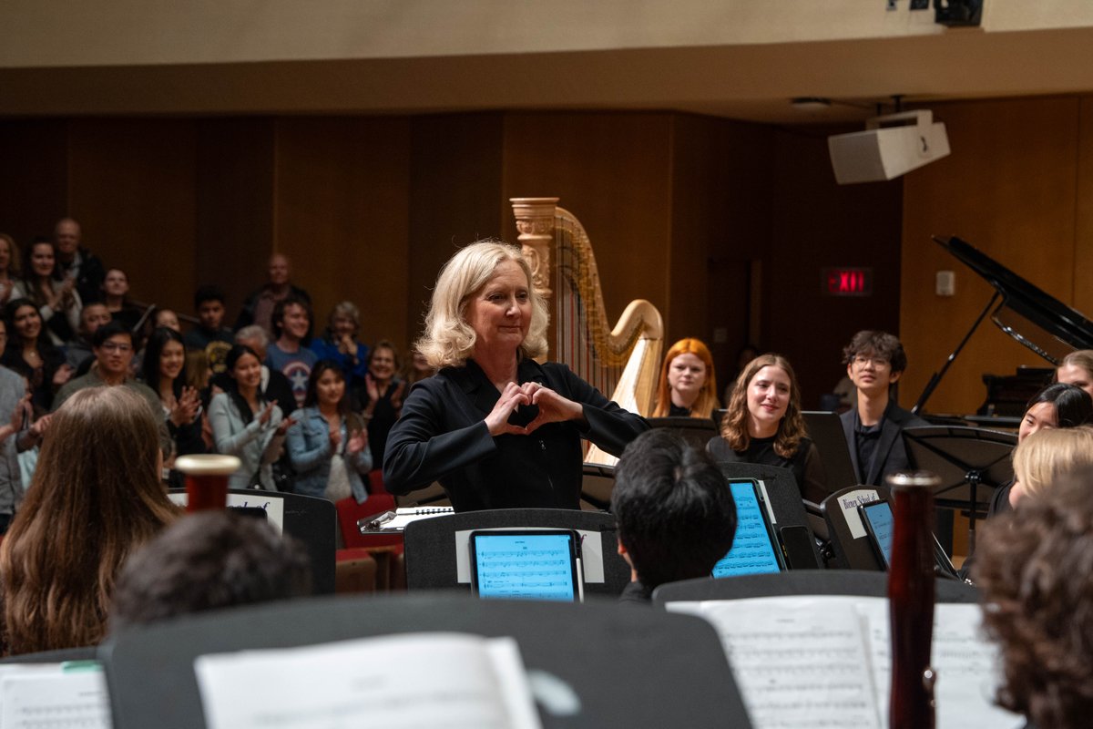 Mallory Thompson took her final bows as Director of Bands during an electrifying and emotional Symphonic Wind Ensemble concert on Sunday. Hundreds of @NUAlumni returned to campus to celebrate Professor Thompson's historic, 28-year career at @NorthwesternU. 💜

📷 Elliot Mandel