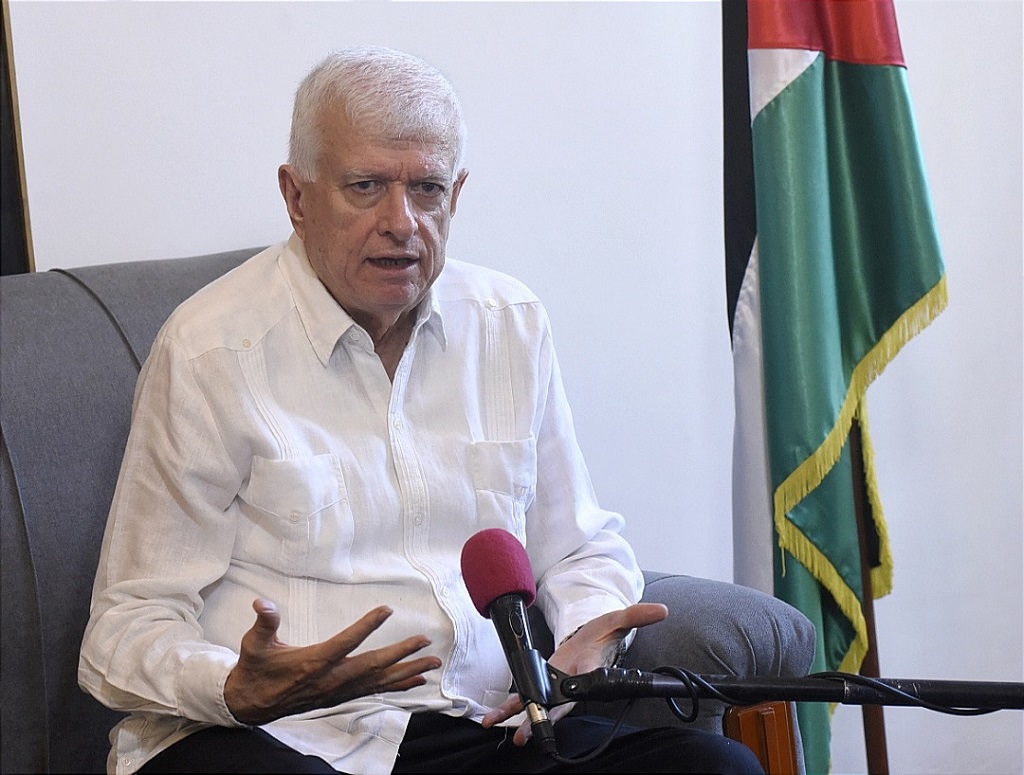 El embajador del Estado de Palestina en Cuba, Akram Mohammad Samhan, calificó hoy de genocidio premeditado el reciente ataque de la aviación israelí contra un campo de refugiados en Rafah, al sur de la Franja de Gaza.#cuba #embajador #genocidio #PALESTINA #rafah #refudiados