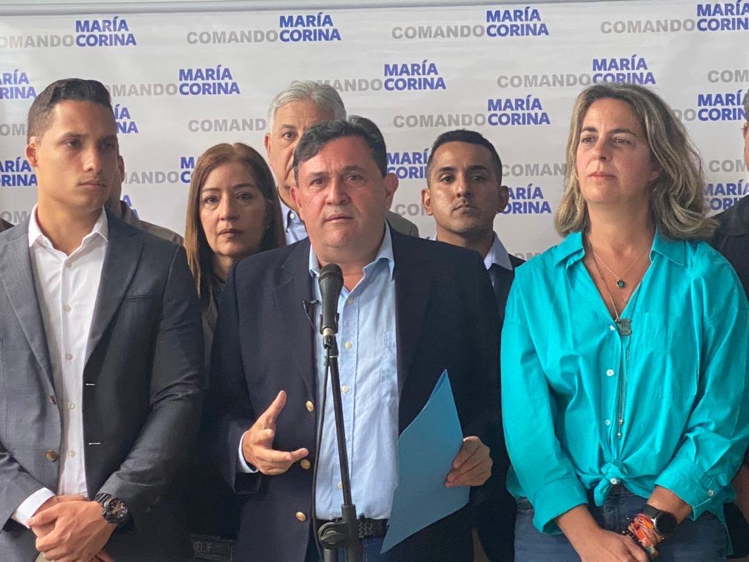 MariaCorinaYA's tweet photo. Hoy regreso a mi adorado estado Lara sin mi amigo y compañero de lucha @HenryAlviarez. La tierra que te vio formarte como el gran líder que eres, responderá en la calle. 

Son 69 días de secuestro atroz por trabajar incansablemente por ese país libre que todos soñamos. Vamos a ganar.