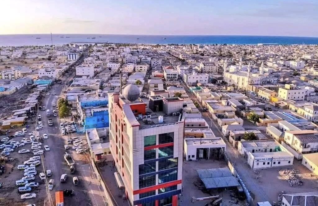 In #Puntland, a lack of effective leadership resulted in #ISIS and #Al_Shabab demanding #extortion payments, causing over 15 of Bosaso’s largest companies to shut down. Owners abandoned their businesses for safety and #fled.
#Somalia
