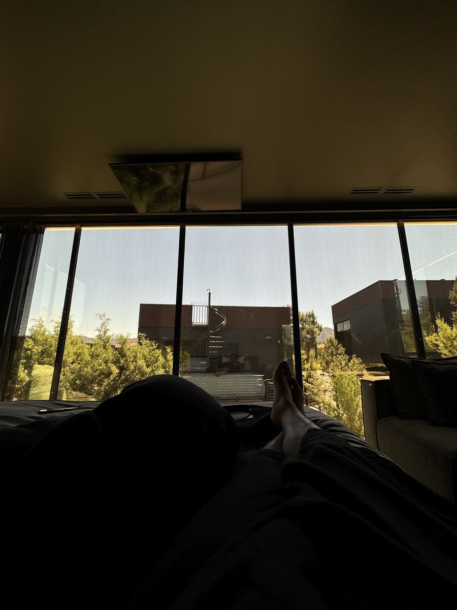 Two Outsiders tweet media