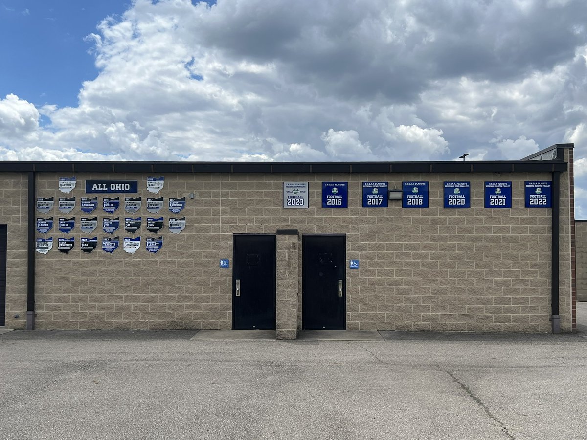 Signage has gone up! The Class of 2023 has left a huge mark on these walls. Time to HUNT them down future Jaguars!