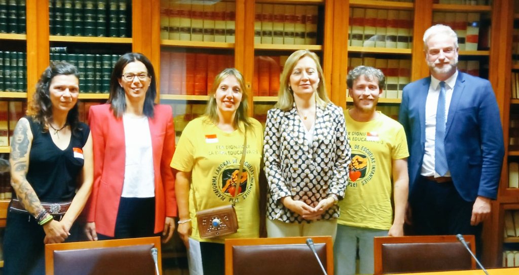 Hoy nos hemos reunido en el <a href="/Congreso_Es/">Congreso</a> con Cristina Abades Martínez, <a href="/OscarClavell/">Óscar Clavell 🇪🇸</a> y <a href="/iprietoserrano/">Isabel Prieto Serrano</a>
Agradecemos vuestra amabilidad y que nos hayáis recibido tan rápidamente al recibir nuestra solicitud.