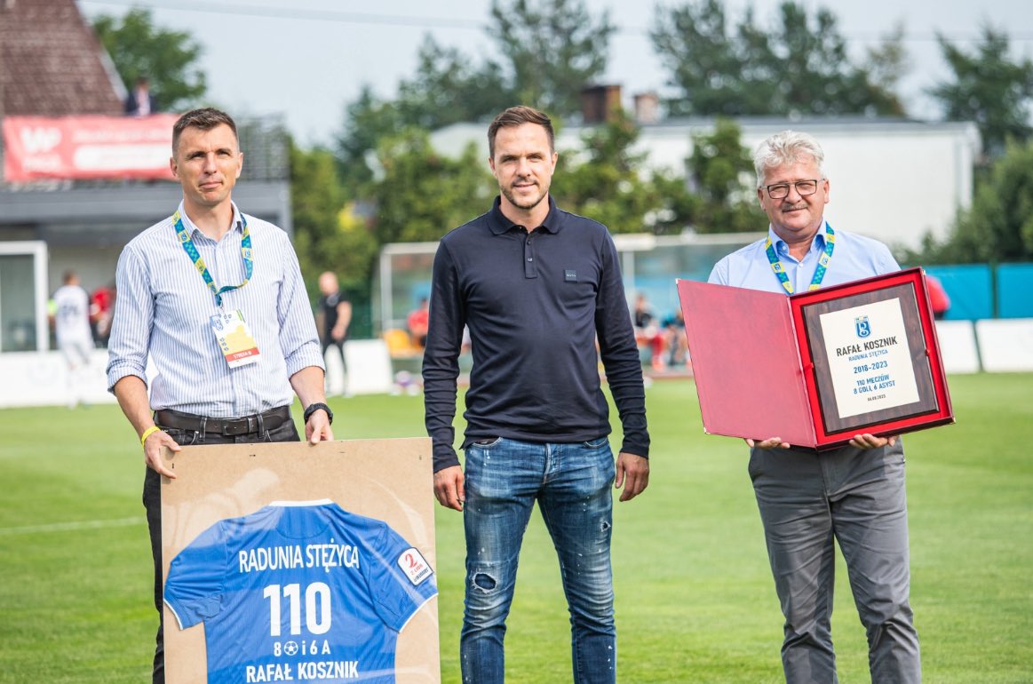 RafaKosznik's tweet photo. Dobiegła końca moja misja w klubie Radunia Stężyca.Spędziłem w klubie sześć lat w tym dwa lata w roli dyrektora sportowego. Był to dla mnie niezwykły czas, w którym miałem zaszczyt współpracować z wyjątkowymi ludźmi. To dzięki wam mogłem realizować się i dążyć do sukcesów⚽️🇬🇦 https://t.co/3GsbSyjiT9