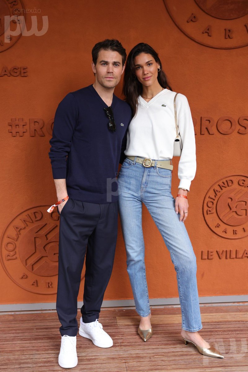 CPW_Midia's tweet photo. 📸|| ABERTO DA FRANÇA DE 2024 - TERCEIRO DIA

#PaulWesley e #NathalieKuckenburg no terceiro dia do Aberto da França de 2024 em Roland Garros em 28 de maio de 2024 em Paris, França. https://t.co/flqAdC5byr