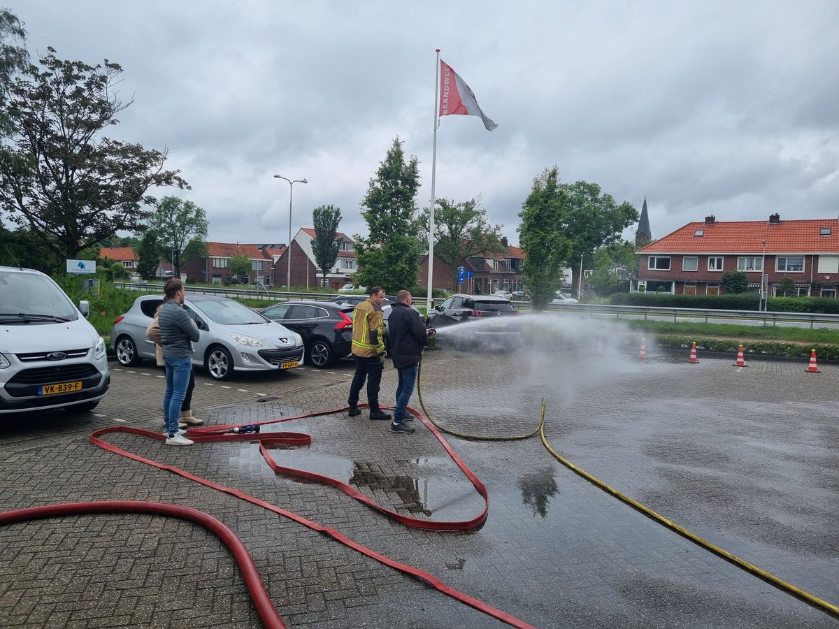 Vanavond ontvangen wij de werkgevers van onze vrijwilligers op kazerne De Lier <a href="/VRH_Haaglanden/">Veiligheidsregio Haaglanden</a>. Enthousiast vertellen ze aan hun werkgever wat ze doen als de pager gaat en het dagelijkse werk laten liggen. #dankbaar