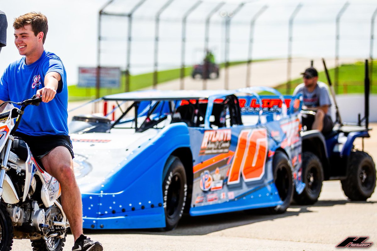 𝗙𝗜𝗙𝗧𝗛-𝗠𝗜𝗟𝗘 𝗦𝗠𝗜𝗟𝗘. 😄

Our Atlanta Paving & Concrete Construction Inc.-backed @Rocket_Chassis rolls into @maconspeedway for tonight’s $20,000 to win @FloRacing Night in America opener! 👊

Tune in and catch every lap LIVE @FloRacing.