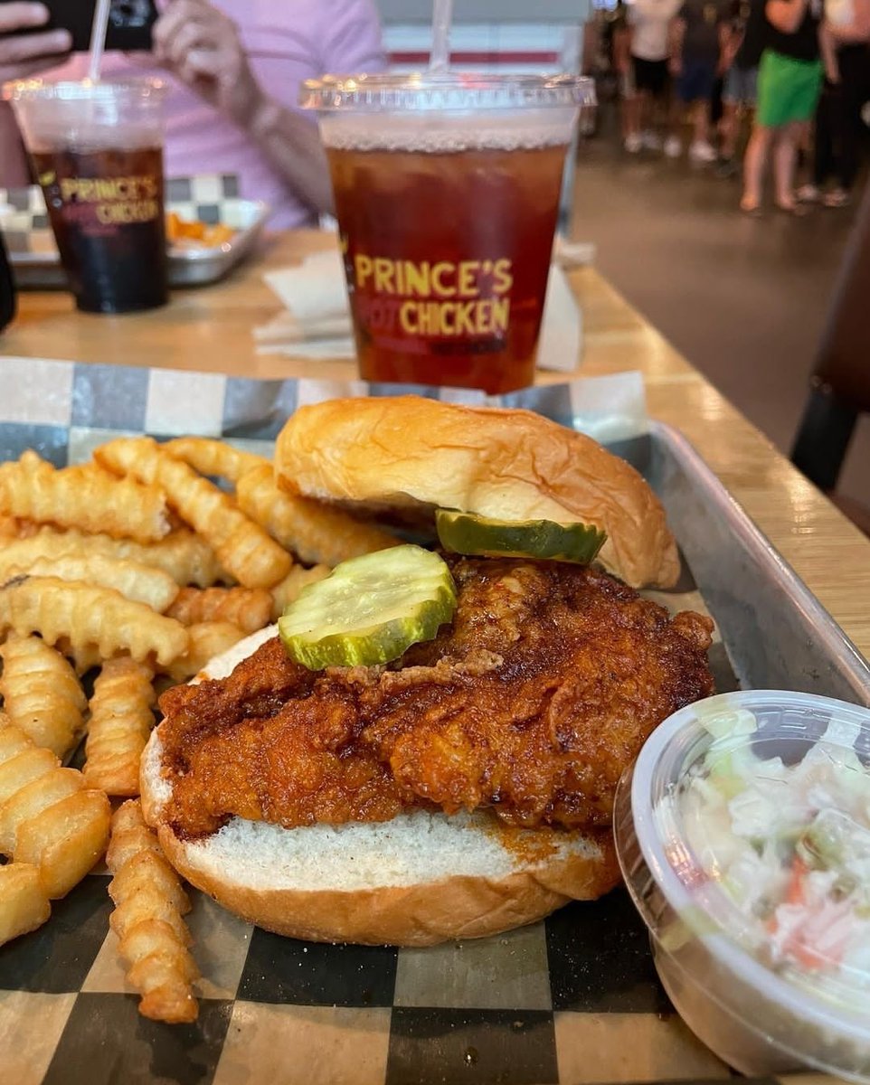 Fteqsr's tweet image. Nashville Hot Chicken Sandwich!! 🤠🤟 #Nashville #HotChicken