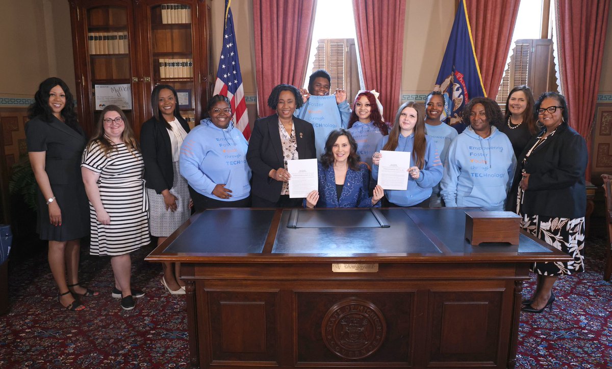 I was honored to be surrounded by advocates and foster youth whose voices were paramount to getting my foster care bill package, House Bills 4676-78, over the finish line and signed by Governor Whitmer! 
#LoveisTheWork