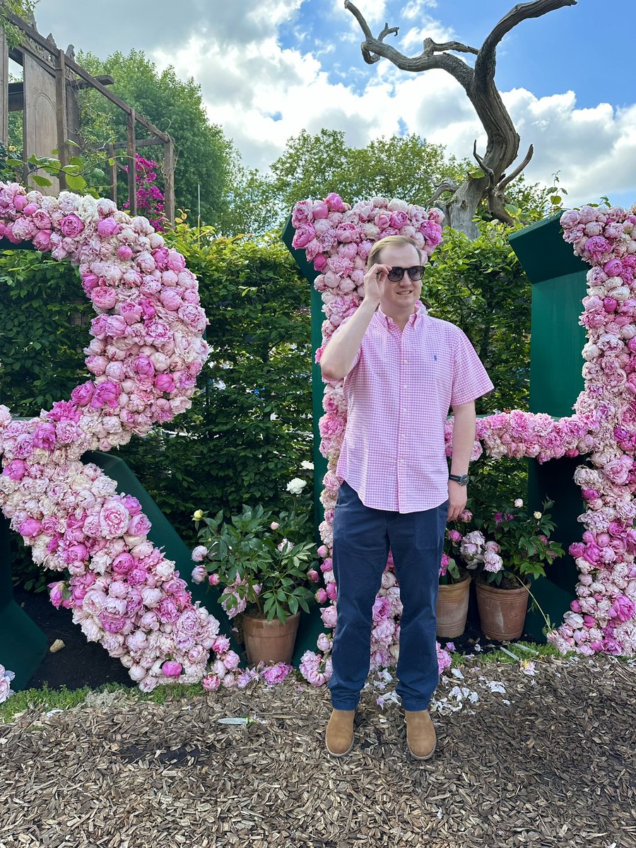 Is that a bar I see? 🥂🍷

#RHSChelsea | @The_RHS