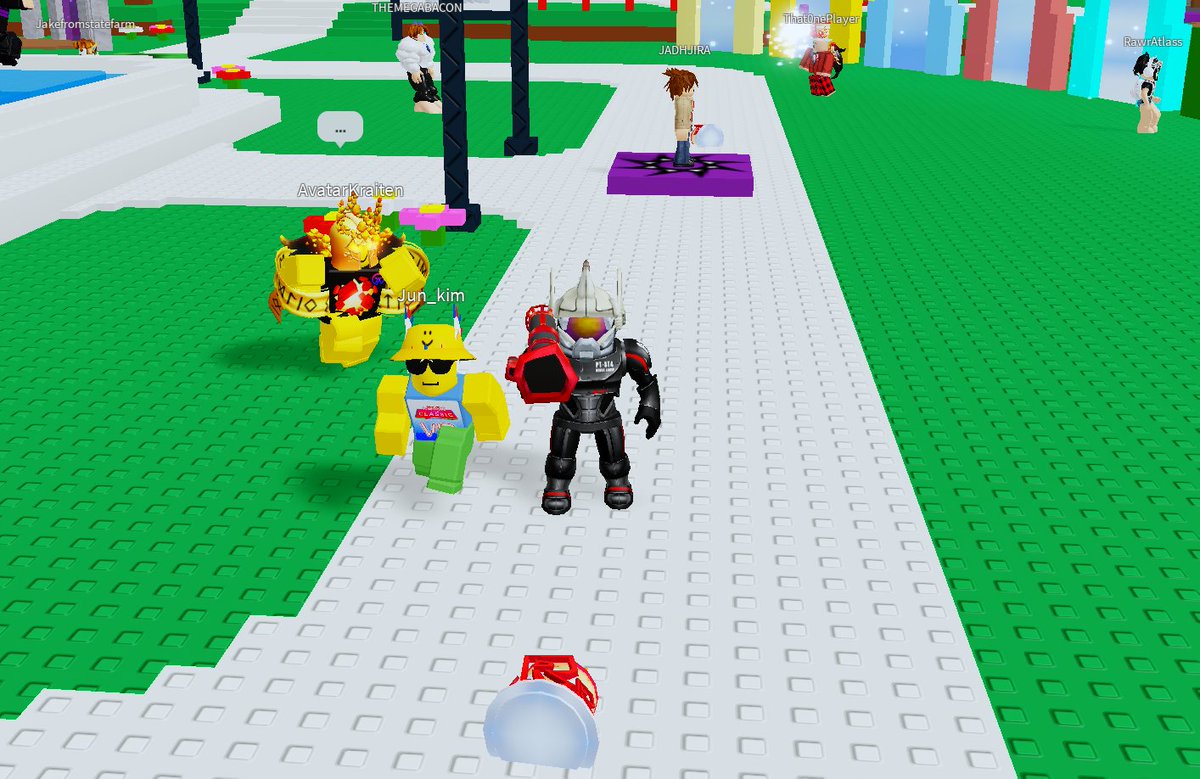 Sourcemapper's tweet image. Giving out the Staff Birthday Cake Hat at #RobloxClassic for the next few minutes, join me if you still need it! roblox.com/share?code=78e…