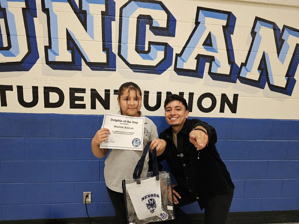 vamospack's tweet photo. ¡Los estudiantes de Glenn Duncan nos mostraron su espíritu escolar hoy! 🐬Gracias Principal Smith por invitarme a hablar con los estudiantes y compartir información sobre nuestra hermosa @unevadareno. ¡Un saludo a todo el personal y maestros por el increíble trabajo que hacen! https://t.co/nqXUsfSQgE