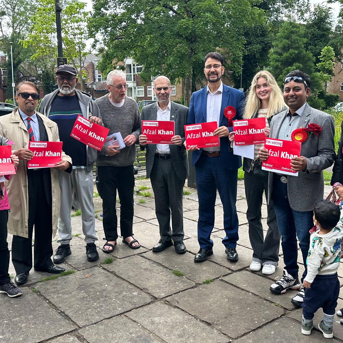 First evening out in the doorstep, and what better place to start than just off the world famous Curry Mile in Victoria Park! Lots of voters looking forward to seeing the Tories out of Number 10!