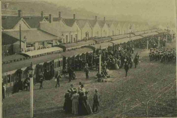 Embarking for the Cape.

The 1st Northumberland Fusiliers were one of the first Regiments ordered to the Cape with the deterioration of situation in South Africa. 

P1: 1st Northumberland Fusiliers Entraining at Aldershot September 1899.

1/