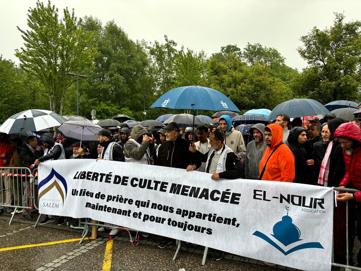 800 musulmans manifestent pour la construction d'une nouvelle mosquée à Annecy : « C’est une nécessité », réagit le maire
 fdesouche.com/2024/05/28/800…