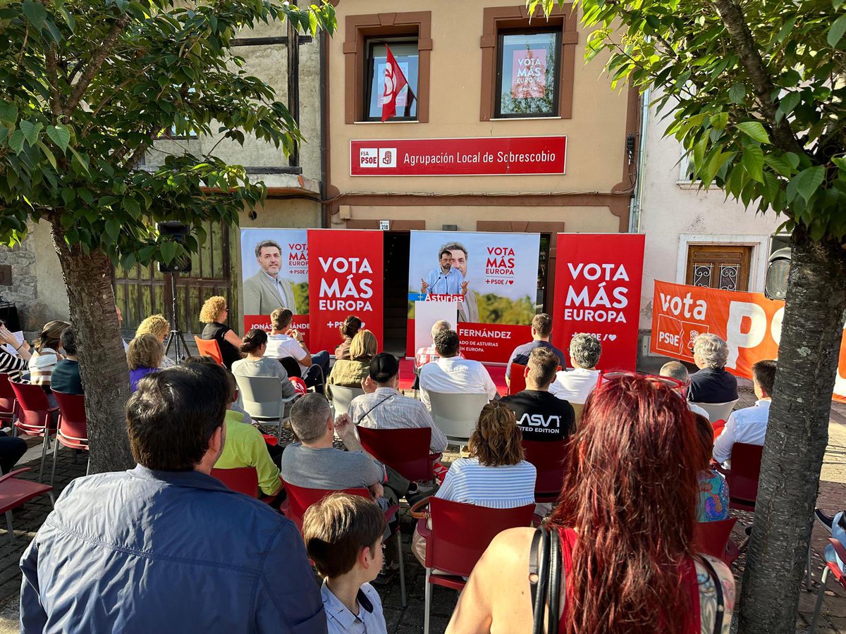 'En estas elecciones nos jugamos tener una política industrial fuerte en Europa'

📸 @AdrianBarbon participa en un acto en #Sobrescobio junto a Dolores Carcedo, Pedro Fernández-Raigoso y Marcelino Martínez.    

Vota #MásEuropa, #VotaJonásFernández. Nuestra voz en Europa 🇪🇺❤️