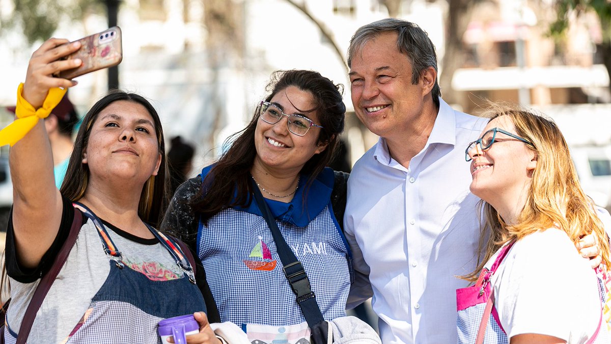 Quiero desearle un feliz día a todas las maestras jardineras de Almirante Brown, la Provincia y la Argentina. La Educación Inicial es el lugar donde se construyen los cimientos del presente y el futuro de nuestra sociedad. #DíadelosJardinesdeInfantes #DÍadelaMaestraJardinera