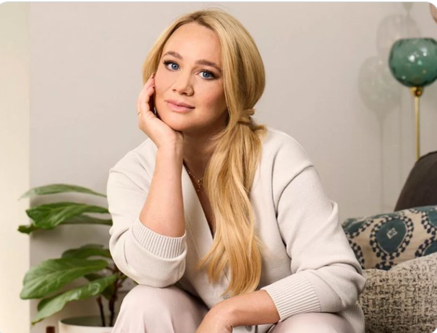 matt_johnson_89's tweet photo. What a remarkable woman Kirsty-Leigh Porter is. Her courage in portraying such a difficult storyline which is so true to life for her is truly inspiring #Hollyoaks https://t.co/kcpkrRAi6m