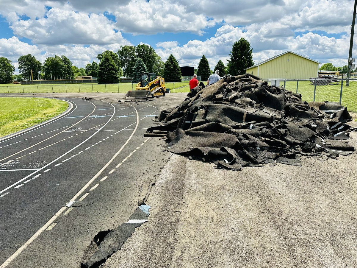 DHS_Broncos's tweet image. The excitement is brewing around Daleville Athletics. #newtrack 👀👀