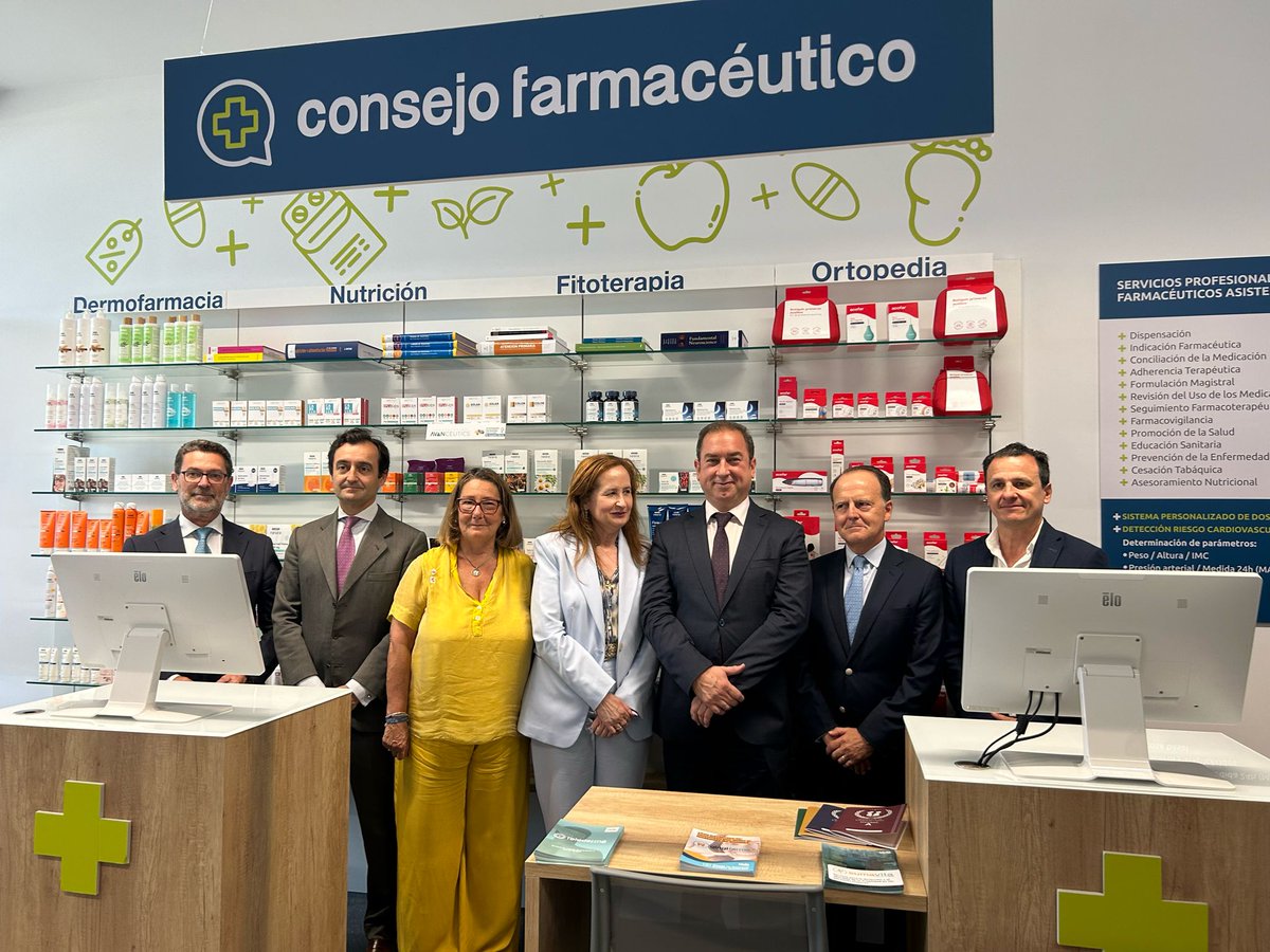 La Universidad Loyola inaugura el Aula de Farmacia Bidafarma en su campus de Sevilla ✅Nuestra delegada @ReginaSalteras ha participado en la inauguración de este espacio que reproduce una oficina de farmacia 🔗acortar.link/iRaiAd