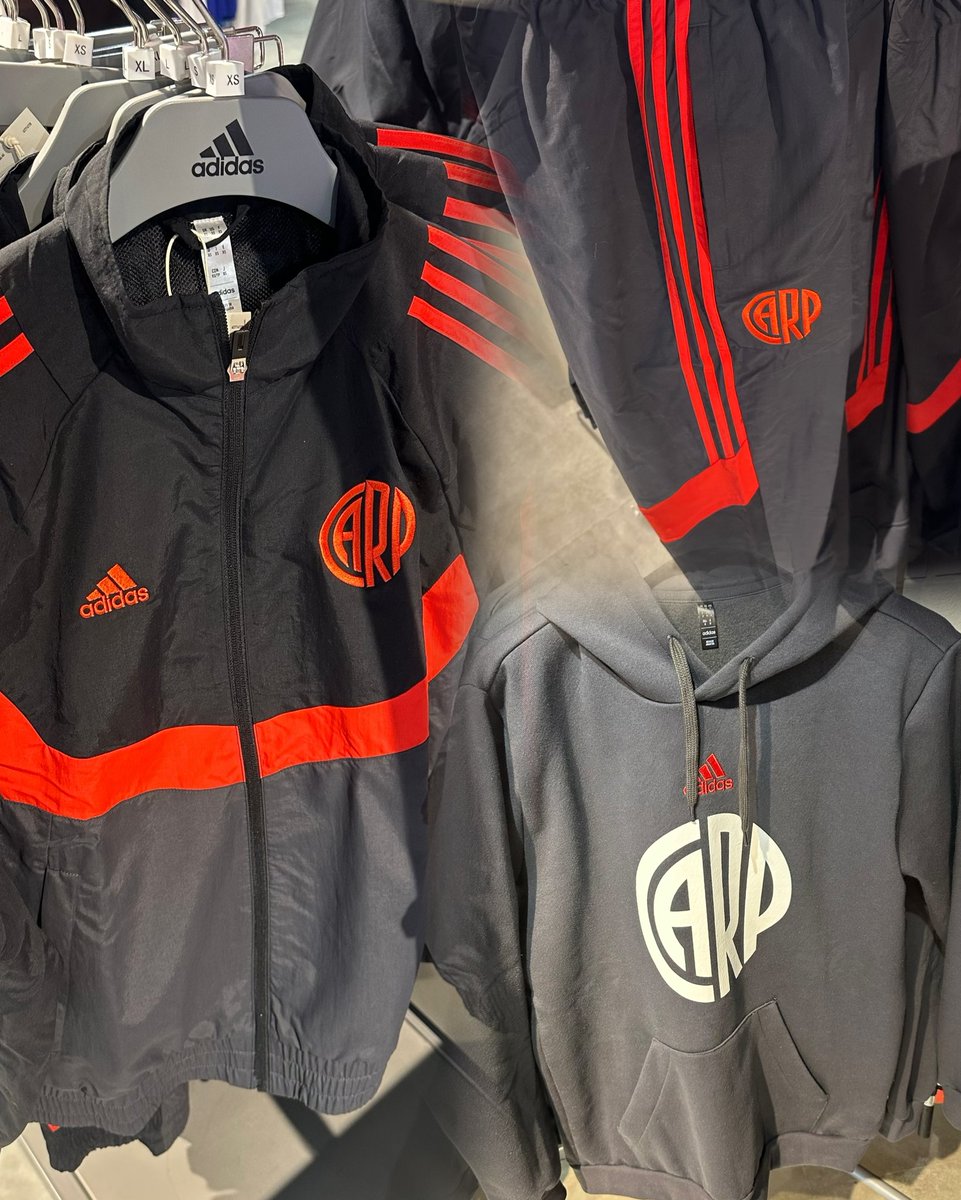 LO NUEVO ‼️

Los tres productos que entraron al adidas del Museo River:

Campera, pantalón y buzo canguro. Paso talles y precios. 

[ABRO HILO]