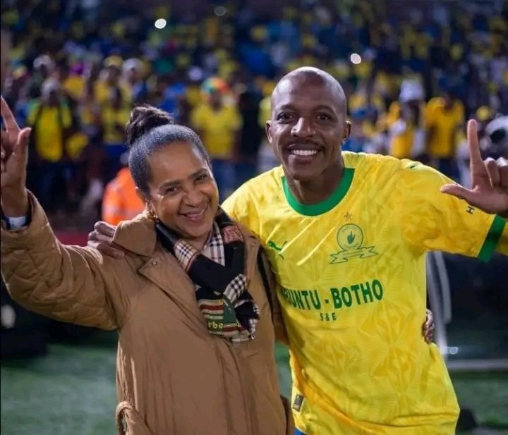 Khuliso Sailor Mudau & mother of our epic Head Coach Rulani Mokoena celebrating Sundowns history of 7 DstvPremiership Trophy in a raw!

We thank you, Sailor. we thank you great, Mom, for giving us a great coach.Masandawana PHAKHAMISA7 💛👆💙
#Sundowns #DStvPrem #NedbankCup