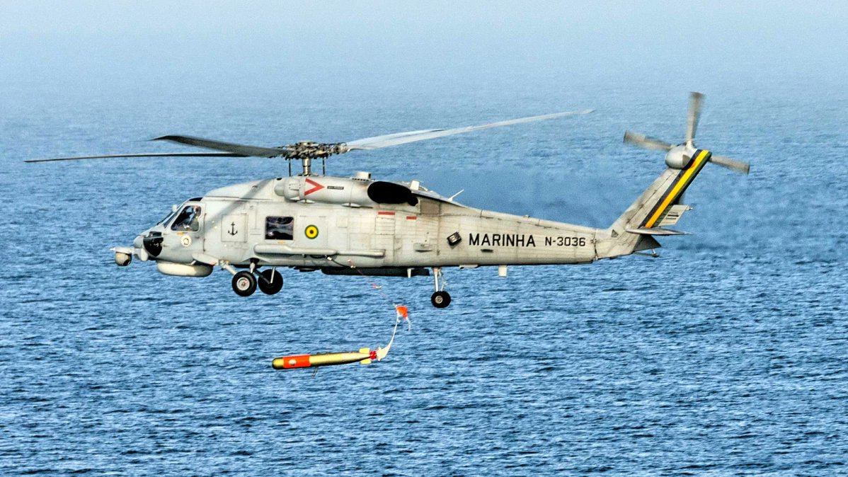 “AD ASTRA PER ASPERA” (É ARDUO O CAMINHO PARA OS ASTROS) Esquadrão HS-1 completa 59 anos, e a melhor foto de um SH-16 lançando torpedo MK-46 MOD5 é minha @beto_caiafa - há sete anos e ainda única... Obrigado Esquadrão Guerreiro por esse clic incrível Aspirantex 2017! @marmilbr