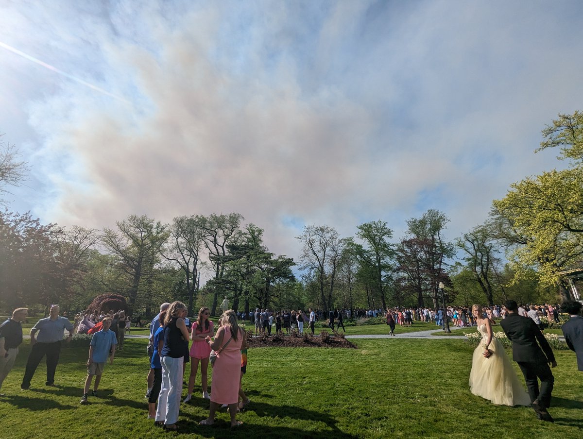 marshar90288888's tweet photo. @HRMFireNews Was at Public Gardens with hundreds of kids from Hammonds Plains/Bedford dressed for their prom.  We could see the smoke but had no idea where it was from until receiving the alert.  It was a terrifying week but you kept us informed. Thank you! https://t.co/n13ouTGRfp