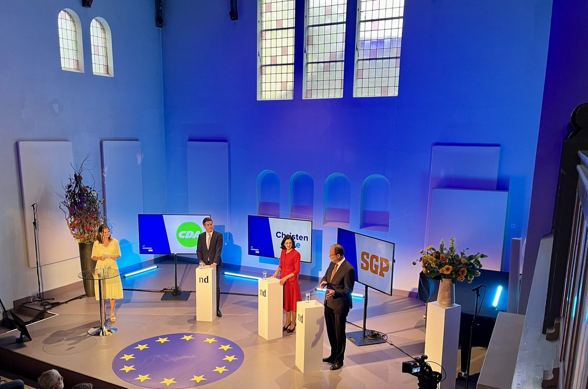 wimmol1's tweet photo. #NDdebat in Ede. Met #CDA #christenunie #SGP https://t.co/iAZcBUK9IL